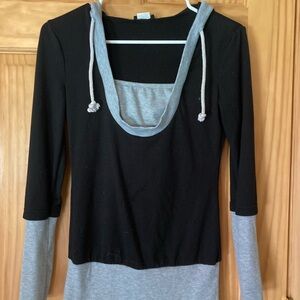 Venus XS black and gray long sleeve hooded top u neck